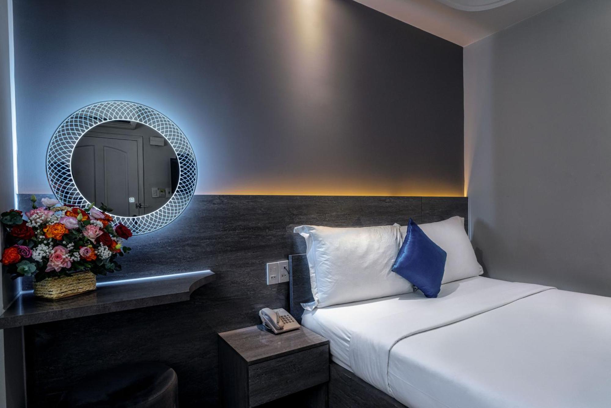 Ruby Saigon Hotel - Ben Thanh Хошимин Екстериор снимка